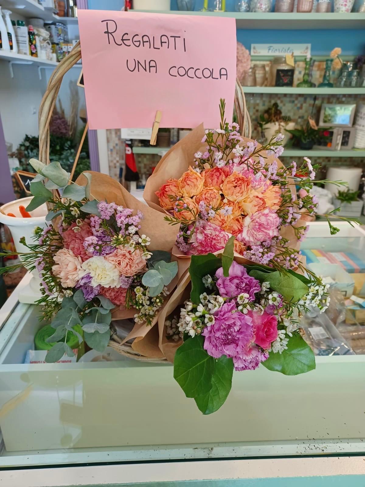 Cesto di fiori regalo — I Fiori di Sara, Farini